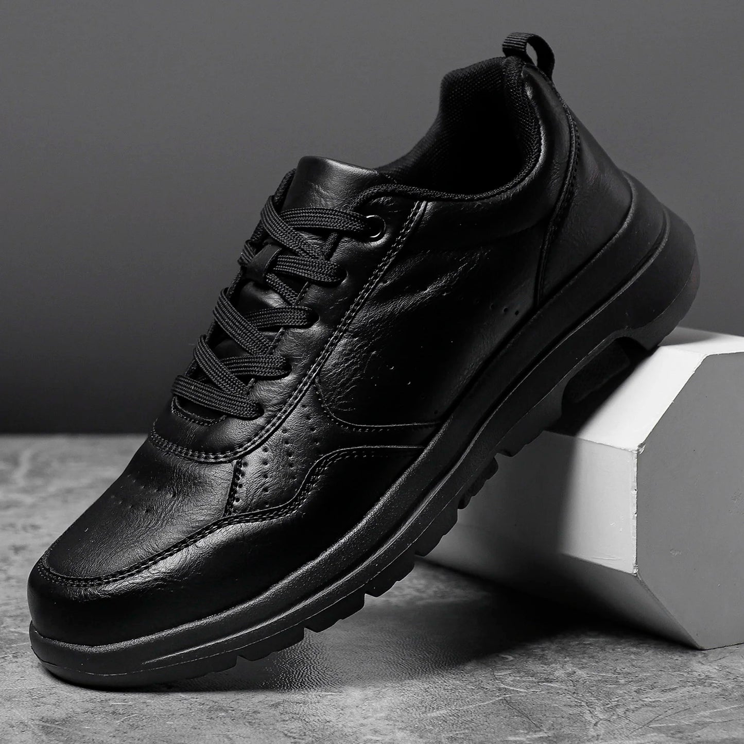 Men's Business Leather Shoes Soft Moccasin Shoes Comfortable Casual Shoes for Men Autumn Solid Black White Men Sneakers